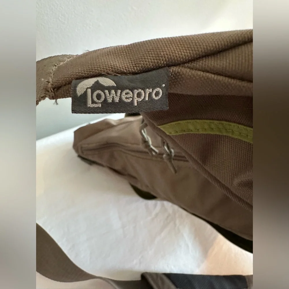 Lowepro Olive Green Passport Sling II Camera Bag/Travelbag